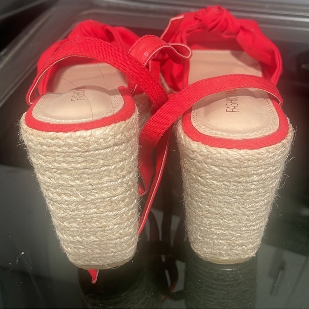 ๐ Fashion Nova Red Espadrille Wedges size 8๐ - Picture 3 of 4